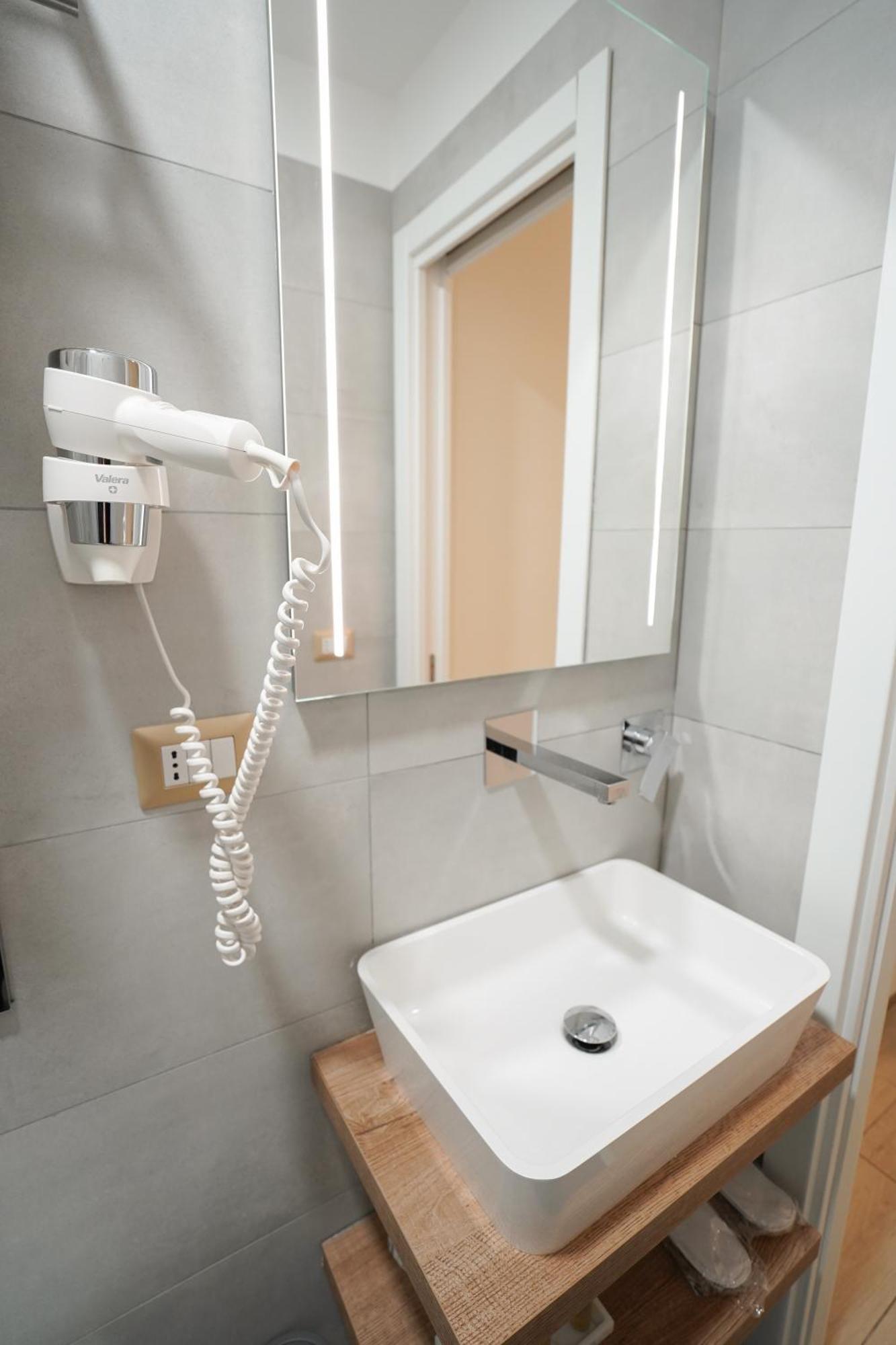 Charm&Bella Guesthouse Рим Экстерьер фото